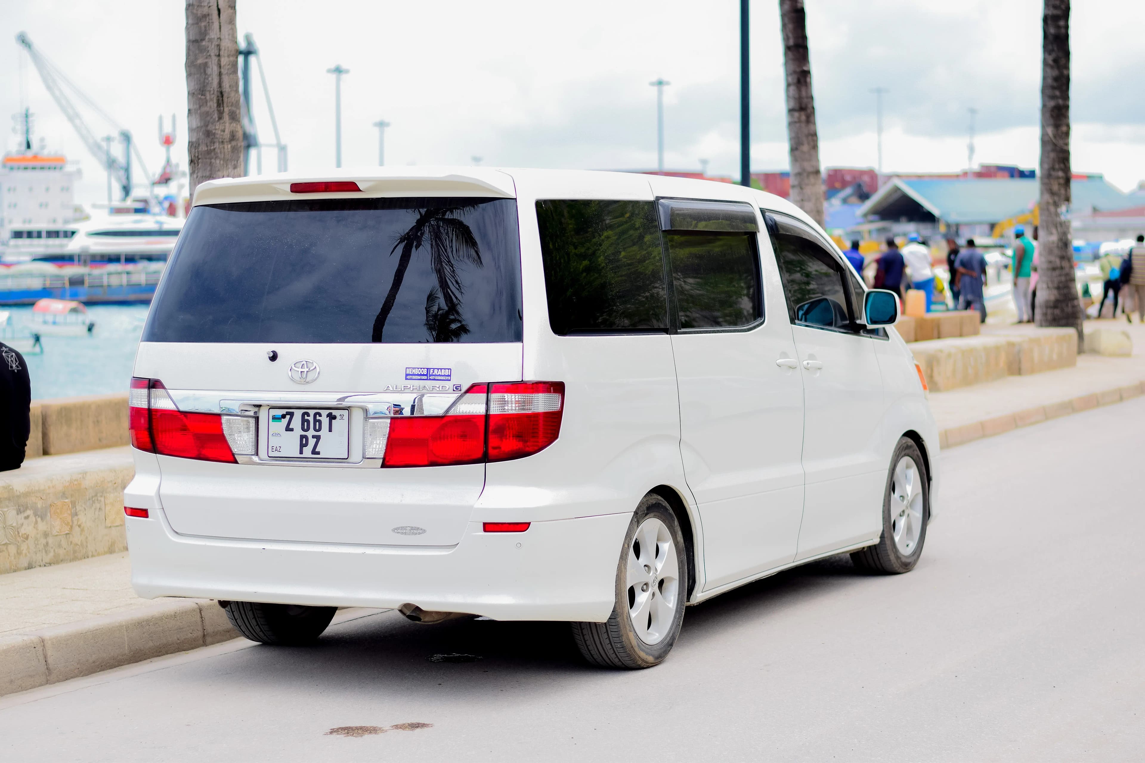 Toyota Alphard car hire Zanzibar - photo 3