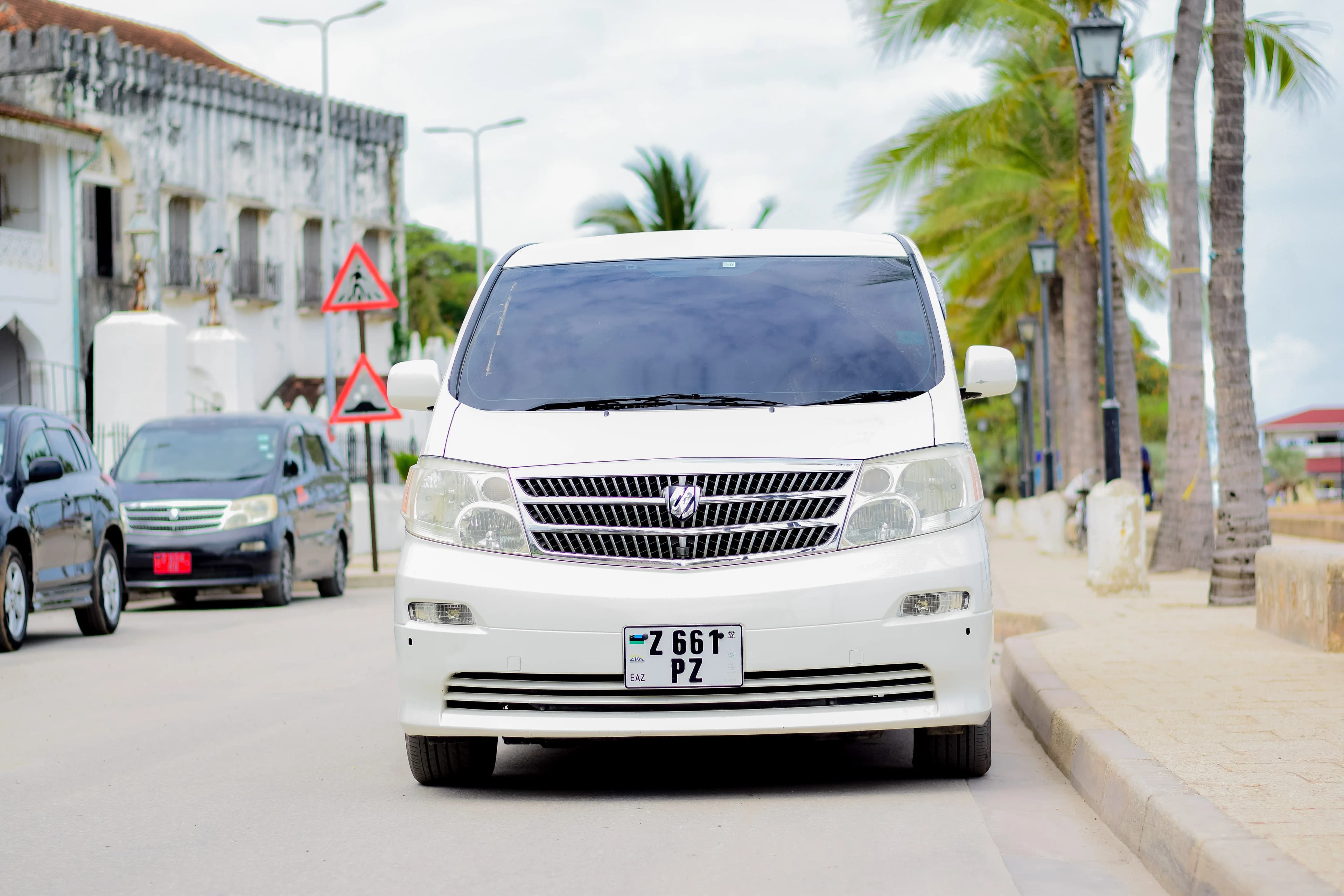Toyota Alphard car hire Zanzibar - photo 4